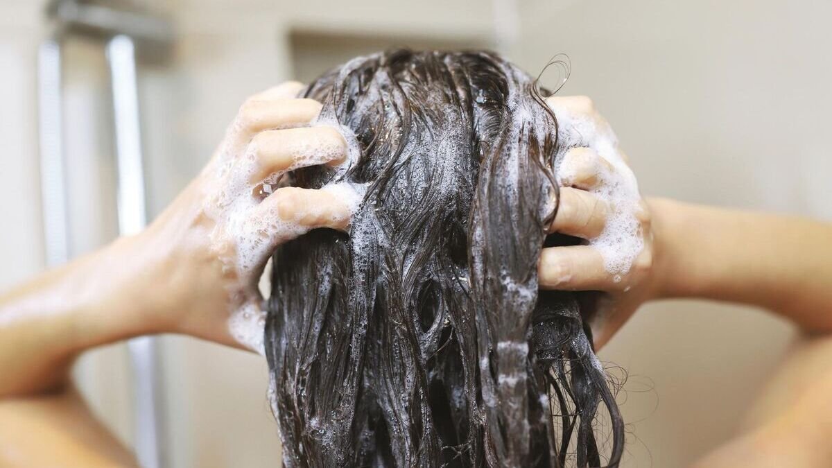 Japonský rituál mytí vlasů: dělám to tak a mám luxusní vlasy — bez složitých procedur a drahých salonů 3 Japonský rituál mytí vlasů: dělám to tak a mám luxusní vlasy — bez složitých procedur a drahých salonů