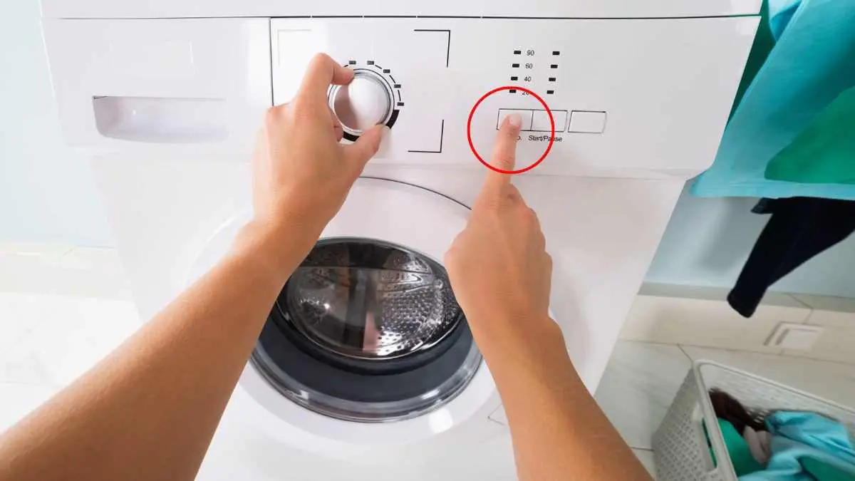 Stiskněte tato 2 tlačítka a pračka se vyčistí sama tajemství, o kterém opraváři často mlčí