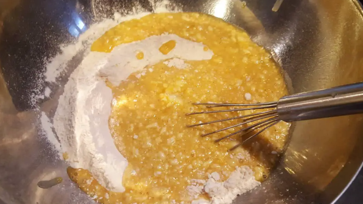 Prăjitura tăvălită: klasický dezert s kokosem a čokoládou, který snadno připravíte doma