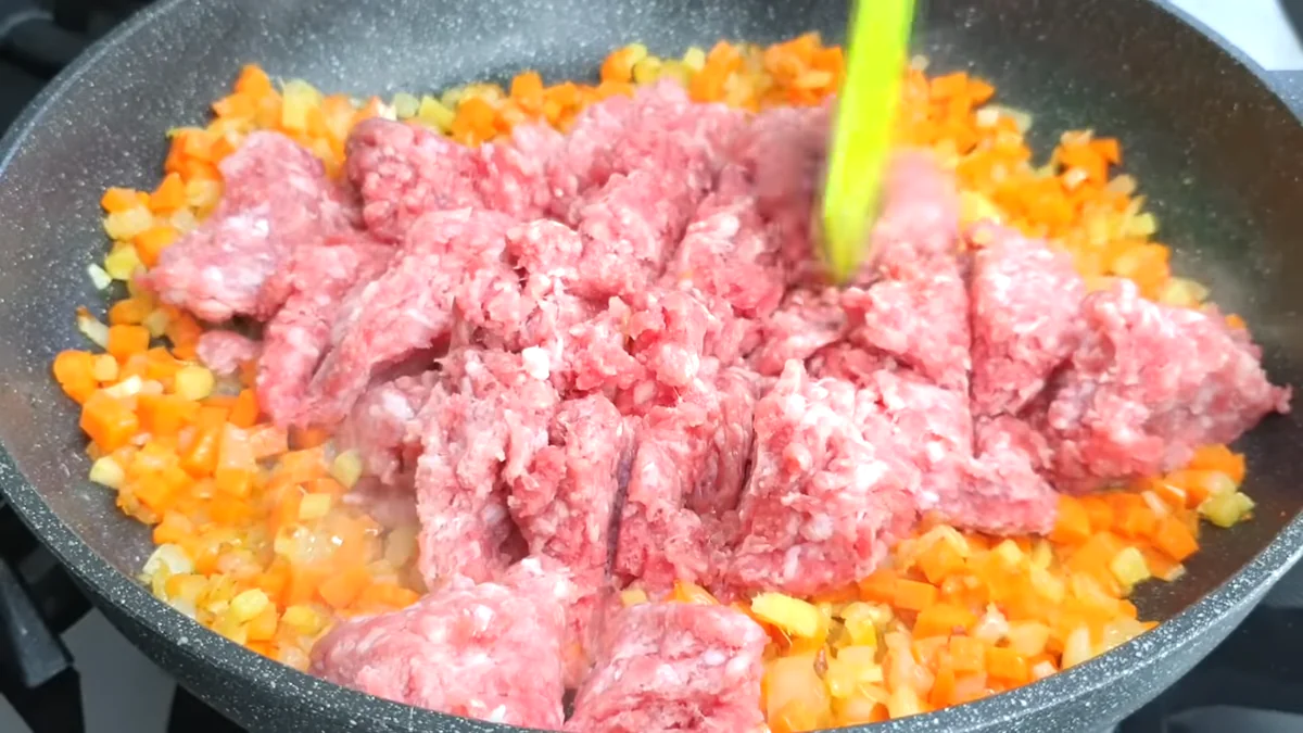 Kapustný nákyp s masem, po kterém zapomenete na dietu