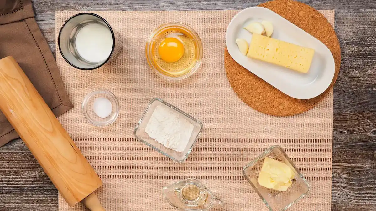 Beru česnek a sýr — za 10 minut piju čaj s božskou plackou: lepší než jakékoli chačapuri