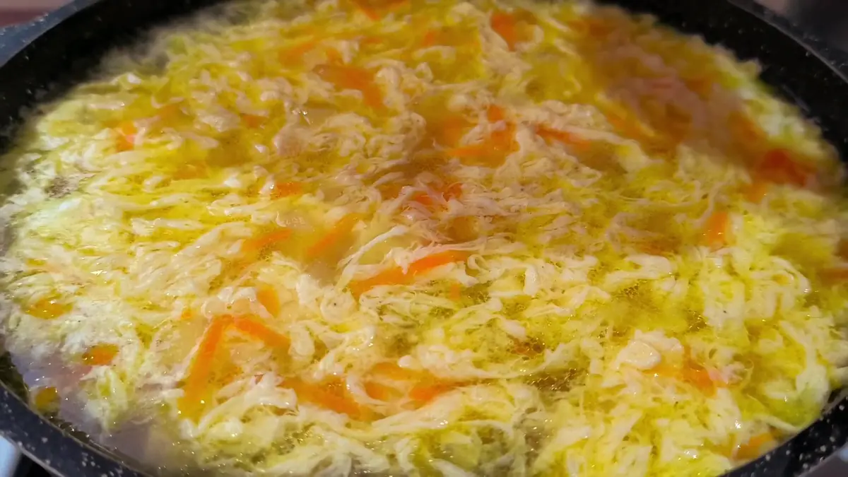 Recept na vaječnou polévku rychlé levné a výživné jídlo