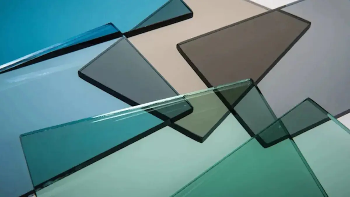 Těžké zatemňovací závěsy vycházejí z módy: nová řešení jsou praktičtější a pomáhají lépe spát