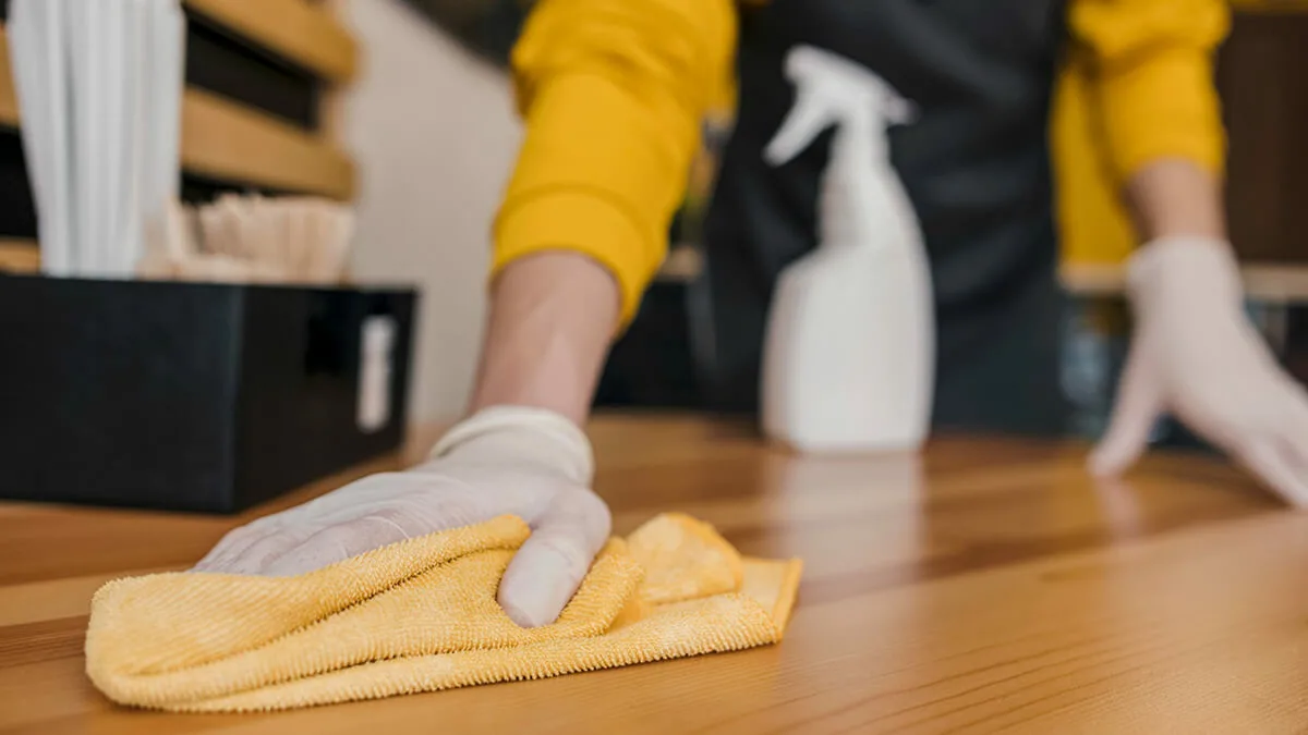 Dvě kapky do kbelíku při mytí podlahy a doma bude příjemně vonět několik dní