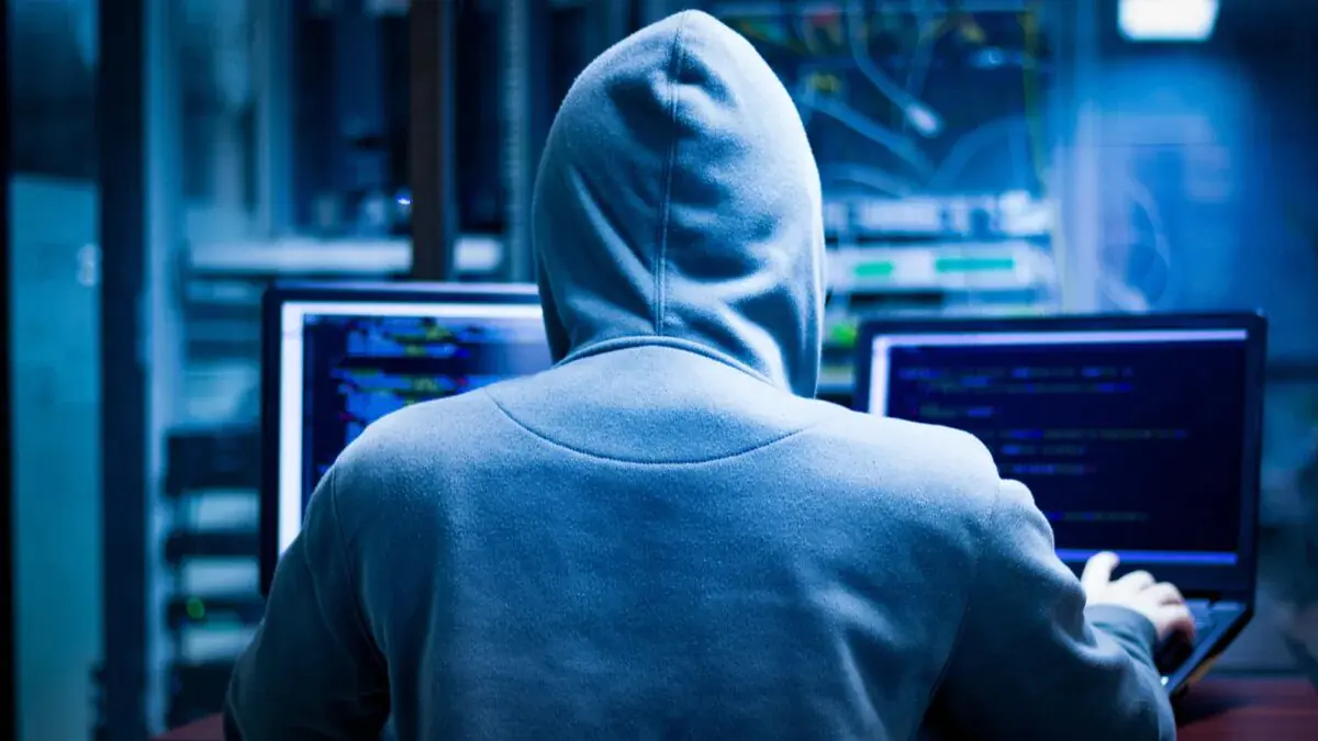 Jak ochránit svá zařízení před hackerskými útoky? Kompletní průvodce