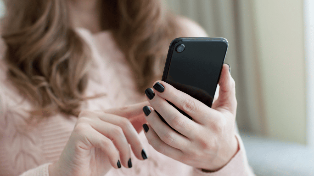 Vydrží telefon ještě rok? Tři hlavní varovné signály pro vlastní kontrolu: když máte aspoň jeden, je lepší vyměnit dřív