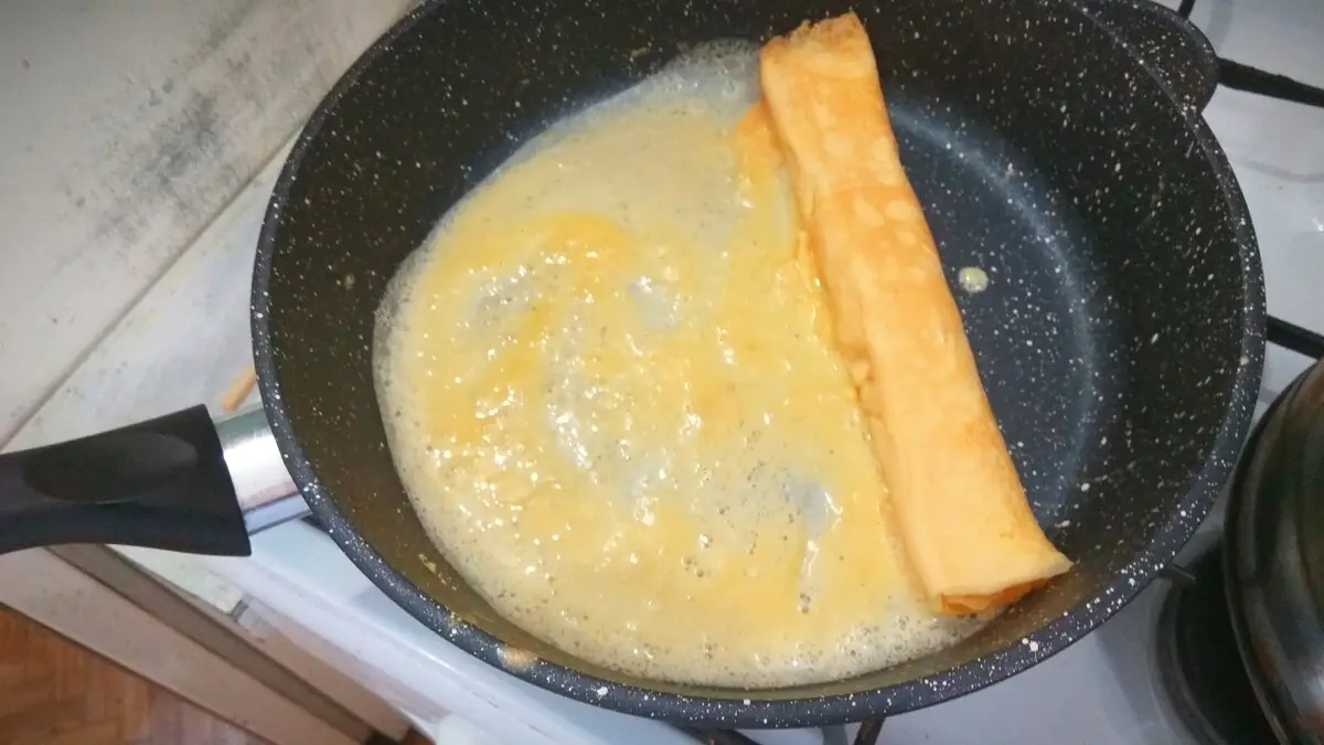 Nadýchaná omeleta stočená do rolky, která zůstane vláčná i studená 2 Nadýchaná omeleta stočená do rolky, která zůstane vláčná i studená